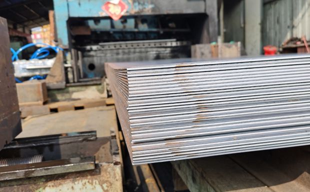 现在钢板价格多少钱一吨 郑州钢板批发商痛并快乐着