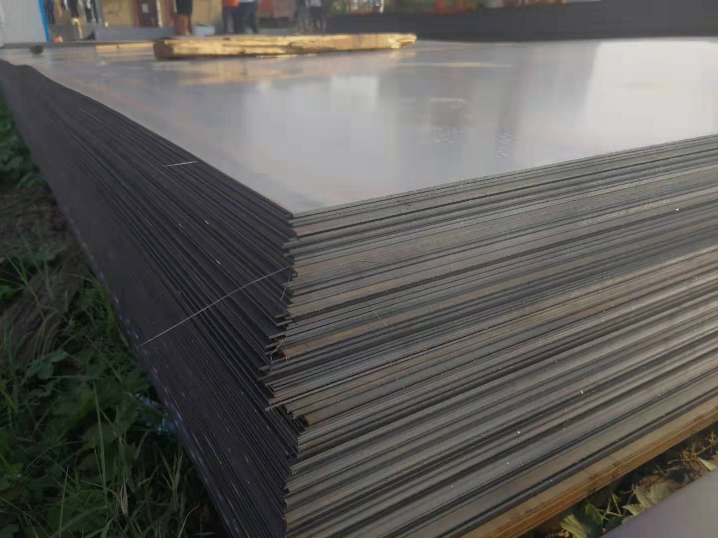 Q235B钢板的表面加工方法